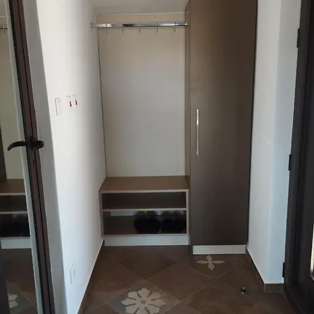 горе на вилата Apartment Shkorpilovtsi