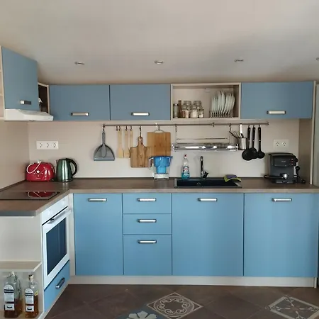 горе на вилата Daire